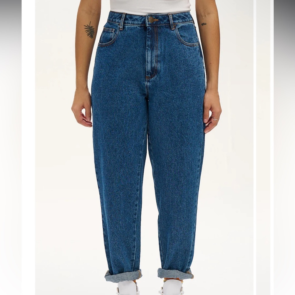 Lucy & Yak Dana Mom Jeans - Mid Wash Blue